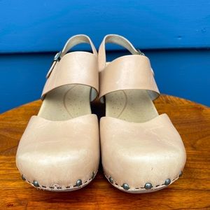 Dansko Taci Clog in Cream Size 7.7 / Eur 37